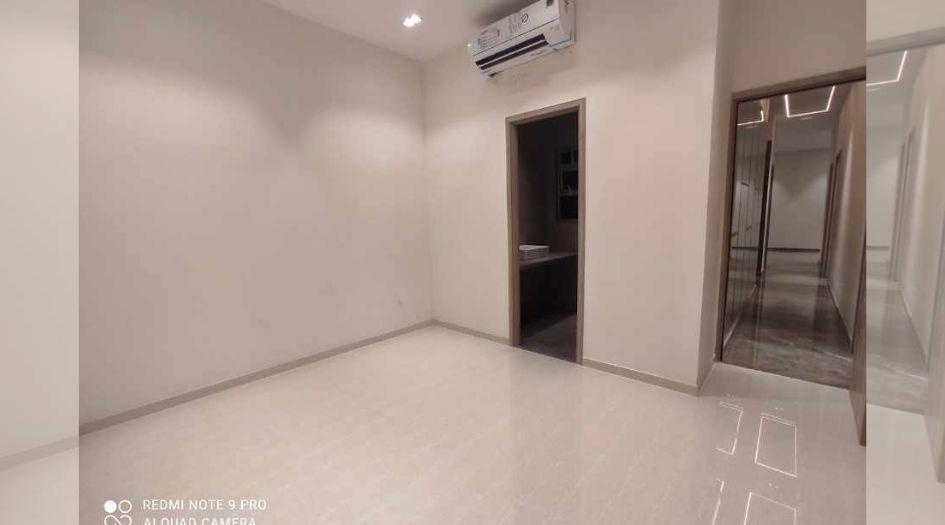 Arihant-Advika-Actual-Flat-Images-Master-Bedroom-2